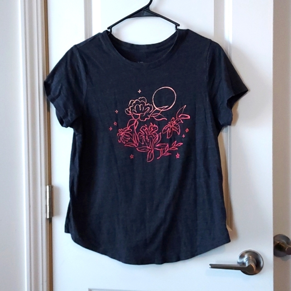 Unbranded short sleeve tee black with flower print medium